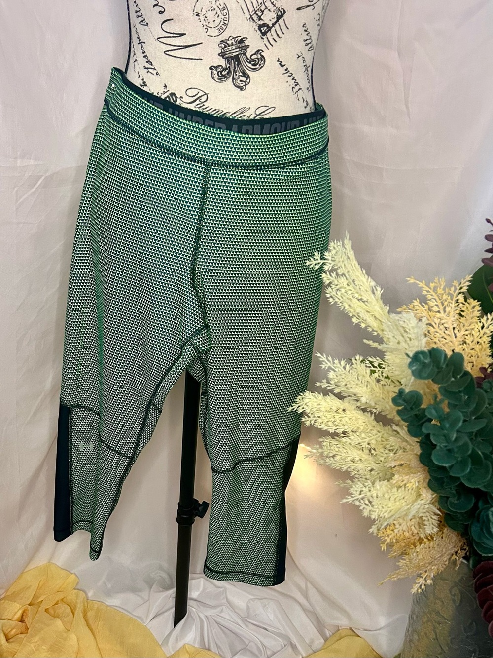 Gymcore Under Armour Green Mesh Athletic Leggings XL